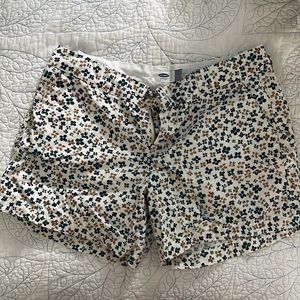 Old navy women shorts size 2 with printed flowers